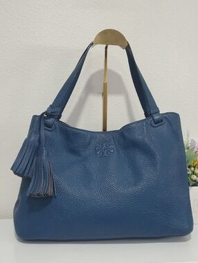 TORY BURCH THEA CENTER ZIP CALFSKIN LEATHER TOTE BAG💙